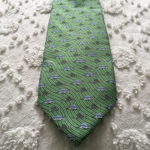 Vineyard Vines tie - Picture 2 of 4
